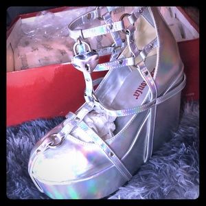 -Reserved- Demonia Poison 25-2 Halogram heels